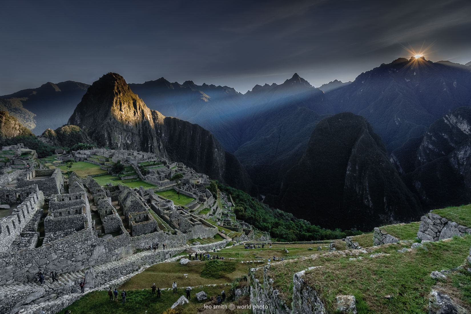 Перу картинки. Анды Лима. Machu Picchu Night. Перу. Горы многоуровневые Перу.